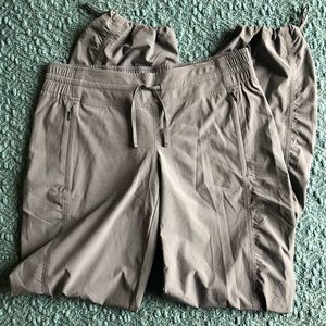 Sale! $32! 12hrs only!! Athleta La Viva size 4 NWT